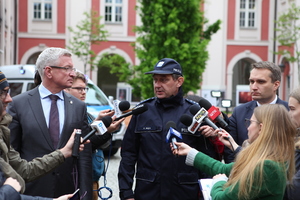 konferencja prasowa z udzialem prezydenta poznania i komendata wojewdzkiego policji