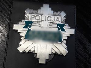 imitacja policyjnej odznaki