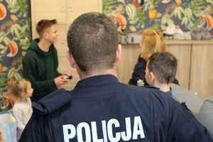 Policjanci OPP w Poznaniu dzieciom