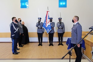 Policjanci podczas uroczystego ślubowania w sali konferencyjnej Komendy Wojewódzkiej Policji w Poznaniu