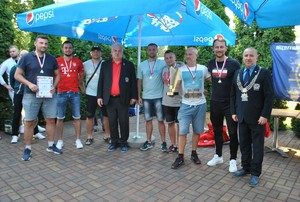 Uczestnicy turnieju organizowanego przez IPA Poznań podczas rozgrywek oraz dekoracji