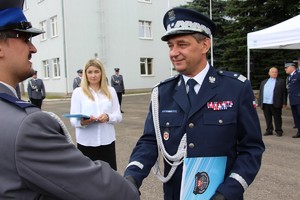 Policjanci podczas uroczystej zbiórki z okazji Święta Policji na terenie Oddziału Prewencji Policji w Poznaniu