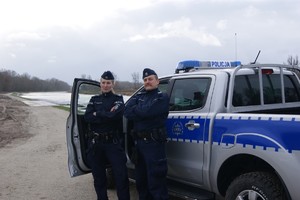 Nowy terenowy radiowóz policyjnych wodniaków