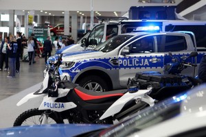 Policyjne pojazdy prezentowane na targach Poznań MotorShow