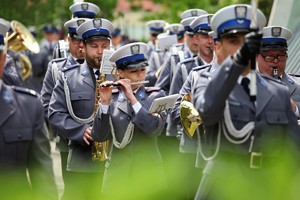 Uroczystości przed Pomnikiem Pamięci Pomordowanych Policjantów II RP Województwa Poznańskiego z udziałem zaproszonych gości