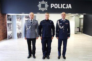 Wspólne pamiątkowe zdjęcie z I Zastępcą Komendanta Wojewódzkiego Policji w Poznaniu insp. Sławomirem Piekutem.