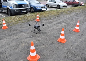 Działania policjantów w Kościanie z wykorzystanie drona