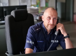 Leszczyński policjant, który był jako pierwszy na mecie po przebiegnięciu 590km w Mistrzostwach Europy w Anglii