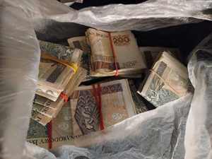 Pieniądze zabezpieczone przez kryminalnych z Komendy Powiatowej Policji w Szamotułach