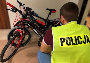 Rowery zabezpieczone przez policjanta