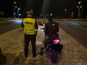 policjant i motocyklista