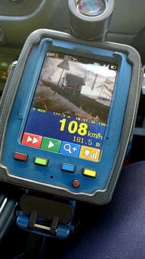 videoradar pokazujący przekroczenie prędkości o 58 km/h