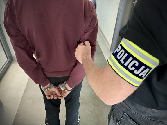 policjant i  zatrzymany