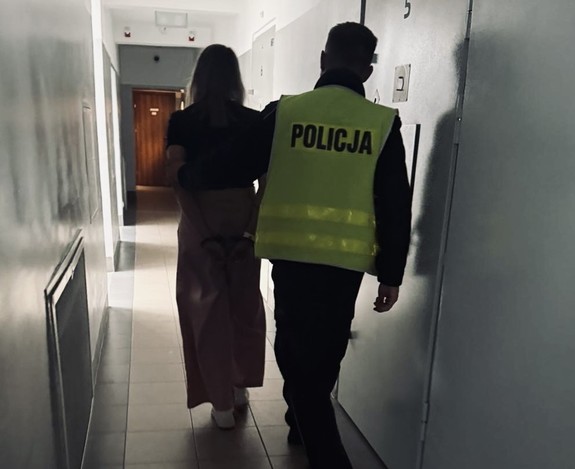 policjant z zatrzymaną