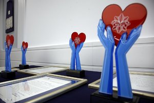 Laureaci konkursu &quot;Policjant, który mi pomógł&quot; i ich przełożeni podczas uroczystego spotkania z Zastępcą KGP nadinsp. Romanem Kusterem