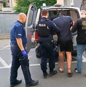 zatrzymany z policjantami