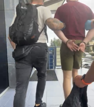 zatrzymany z policjantem; puszka