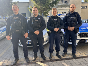 policjanci którzy uratowali niepełnosprawną kobietę