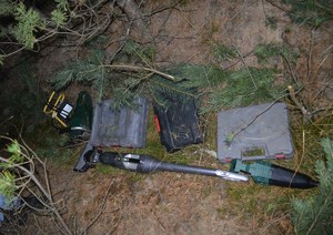 Przedmioty odzyskane przez policjantów oraz zatrzymani przez nich sprawcy kradzieży