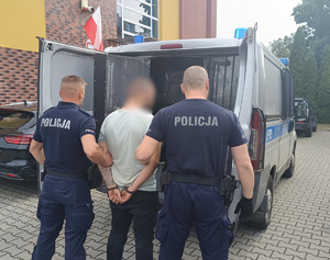 Przedmioty odzyskane przez policjantów oraz zatrzymani przez nich sprawcy kradzieży
