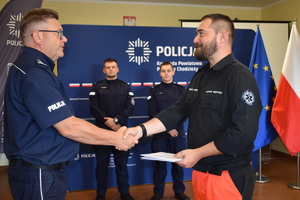 policjanci i ratownicy medyczni