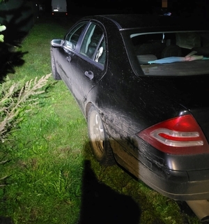 Samochód zatrzymany przez policjantów do kontroli