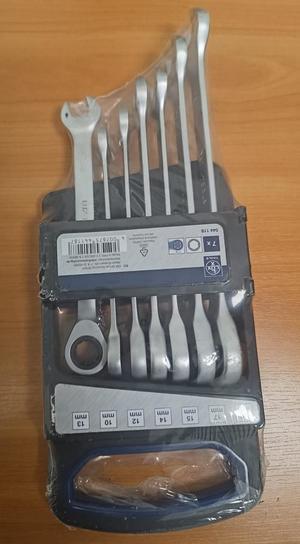 zabezpieczone produkty ze sklepu budowlanego