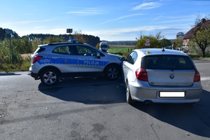 kolizja samochodu z radiowozem