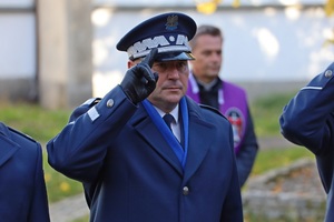 Delegacja wielkopolskich policjantów z nadinsp. Tomaszem Olczykiem na czele, która złożyła biało-czerwony wieniec jako symbol pamięci o policjantach, którzy w czasie wojny zginęli z rąk sowieckich i nazistowskich okupantów