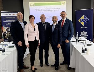 Policjanci podczas szkoleń prowadzonych w ramach projektu Biura do spraw Zwalczania Przestępczości Ekonomicznej KGP o nazwie „rozwój świadomości odzyskiwania mienia i zwalczania prania pieniędzy we współpracy międzynarodowej” realizowanego w oparciu o program Polska Pomoc dla Mołdawii 2025.