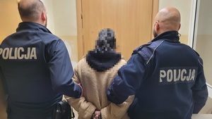 policjanci z zatrzymaną