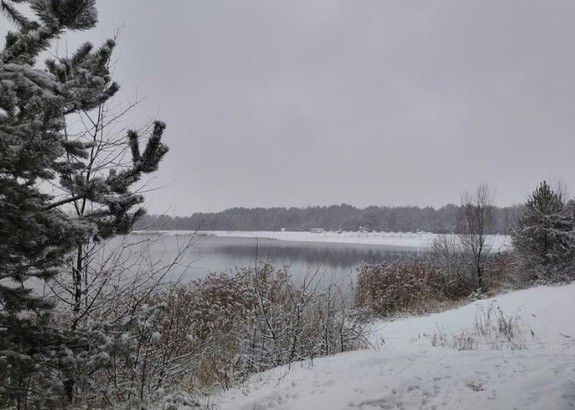 Zamarznięte jezioro