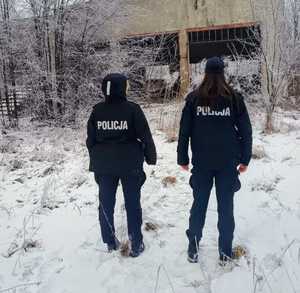 policjanci w terenie