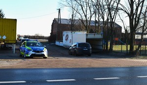 radiowóz i wynajęty samochód