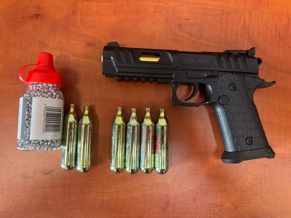 pistolet, metalowe kulki