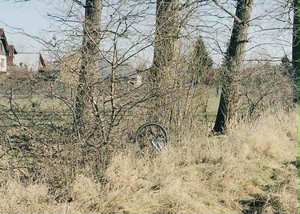 policjant z zatrzymanym; odzyskany rower