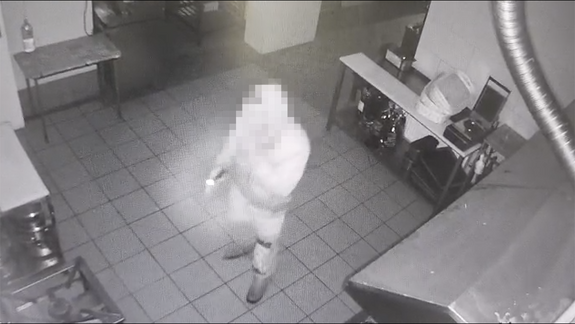 zdjęcie z nagrania sprawcy