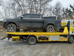 zabezpieczone auta oraz narkotyki