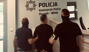 policjunci z zatrzymanymi