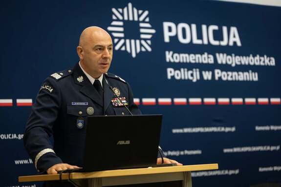 Prelegenci i uczestnicy Konferencji naukowo-dydaktycznej pn. „Interwencje wobec osób z zaburzeniami psychicznymi i niestandardowym zachowaniem – współczesne wyzwania”, która w dniach 16-17.06.2026 r. odbyła się w Ośrodku Szkolenia Policji w Poznaniu z. s. w Gnieźnie.