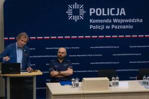 Prelegenci i uczestnicy Konferencji naukowo-dydaktycznej pn. „Interwencje wobec osób z zaburzeniami psychicznymi i niestandardowym zachowaniem – współczesne wyzwania”, która w dniach 16-17.06.2026 r. odbyła się w Ośrodku Szkolenia Policji w Poznaniu z. s. w Gnieźnie.