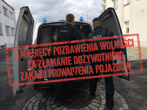 policjanci przy radiowozie