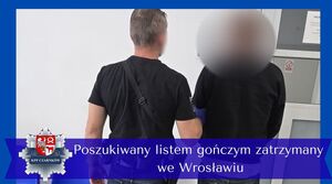 policjant z zatrzymanym