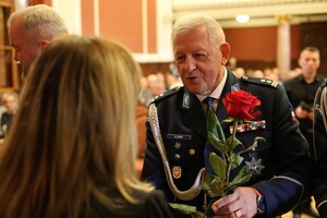 Policjanci Oddziału Prewencji Policji w Poznaniu i zaproszeni goście podczas uroczyste zbiórki, która w 22 września odbyła się w historycznej Sali Lubrańskiego Uniwersytetu im. Adama Mickiewicza w Poznaniu.