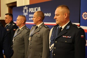 Policjanci Oddziału Prewencji Policji w Poznaniu i zaproszeni goście podczas uroczyste zbiórki, która w 22 września odbyła się w historycznej Sali Lubrańskiego Uniwersytetu im. Adama Mickiewicza w Poznaniu.