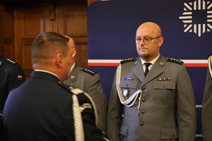 Policjanci Oddziału Prewencji Policji w Poznaniu i zaproszeni goście podczas uroczyste zbiórki, która w 22 września odbyła się w historycznej Sali Lubrańskiego Uniwersytetu im. Adama Mickiewicza w Poznaniu.