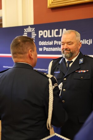 Policjanci Oddziału Prewencji Policji w Poznaniu oraz zaproszeni goście podczas uroczystej zbiórki, która odbyła się 22 września na sali Lubrańskiego Uniwersytetu im. Adama Mickiewicza w Poznaniu.