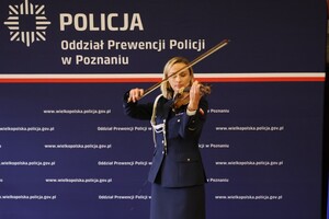 Policjanci Oddziału Prewencji Policji w Poznaniu oraz zaproszeni goście podczas uroczystej zbiórki, która odbyła się 22 września na sali Lubrańskiego Uniwersytetu im. Adama Mickiewicza w Poznaniu.