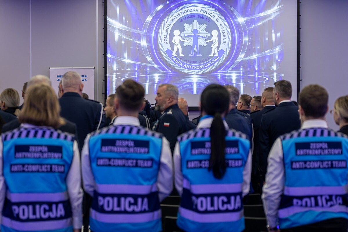 Bezpieczeństwo zaczyna się od dialogu. 15-lecie Zespołu Antykonfliktowego Policji