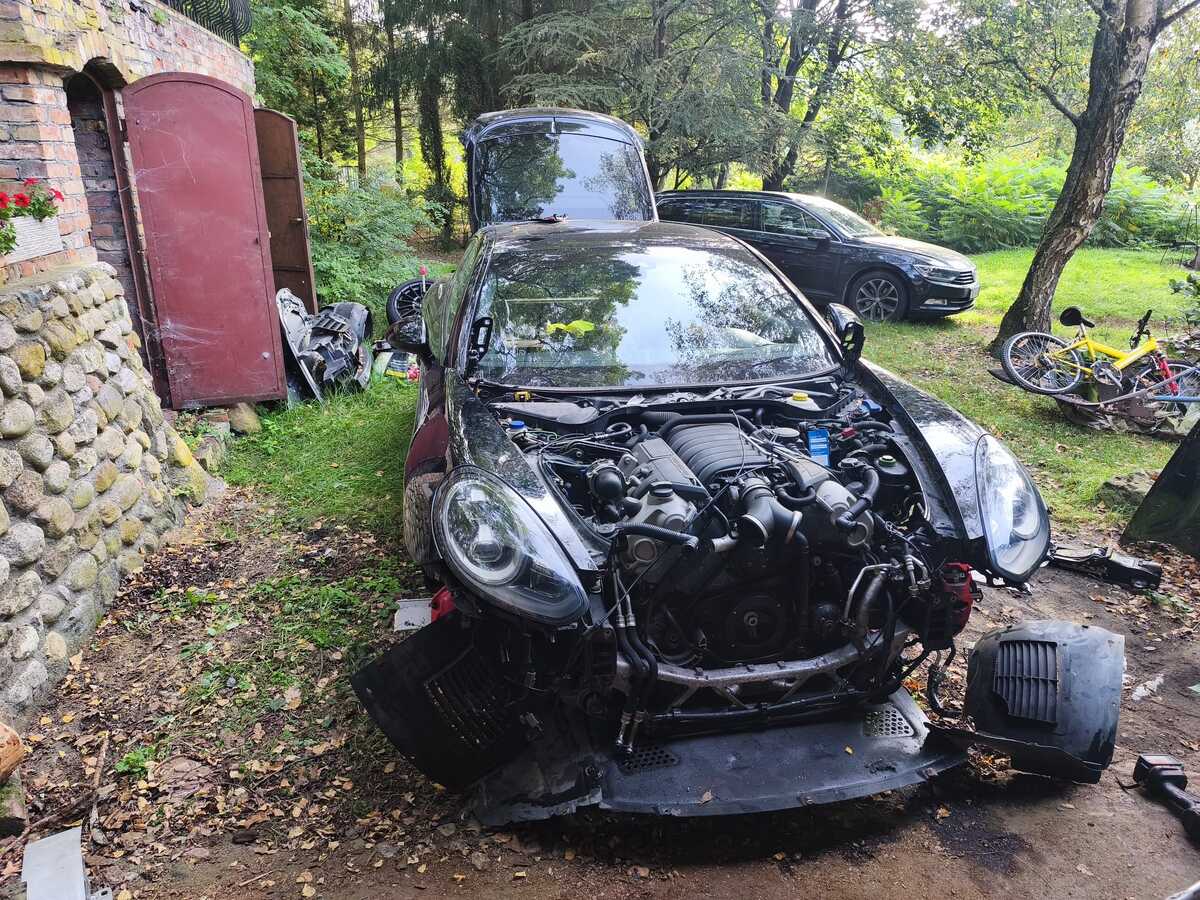Policja odzyskała skradzione Porsche Panamera w powiecie międzychodzkim